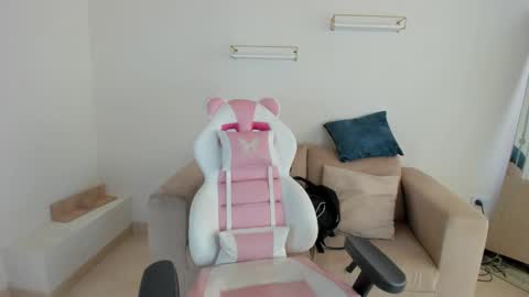    online show from 09/19/25, 08:09