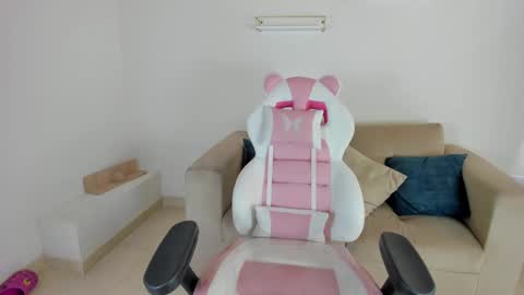    online show from 09/23/25, 04:43