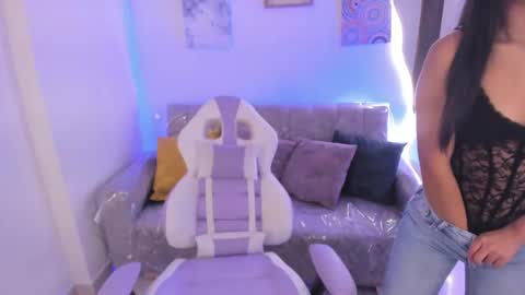    online show from 10/01/25, 04:02