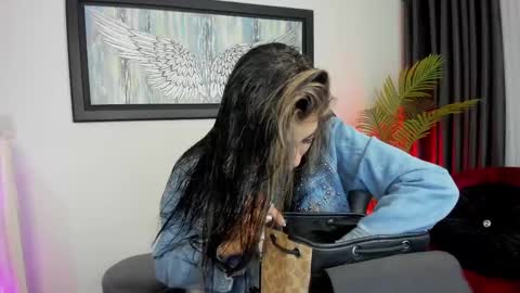 Charlote online show from 03/04/25, 11:40