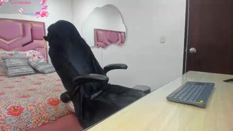 Charlote online show from 11/26/25, 11:44