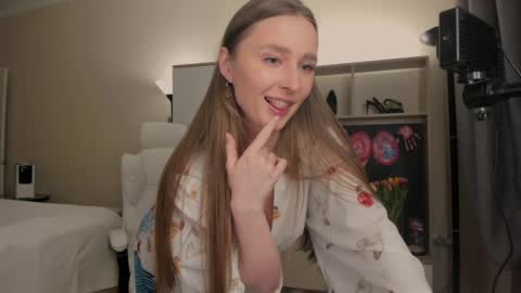 CharlottaWells online show from 03/08/25, 02:40