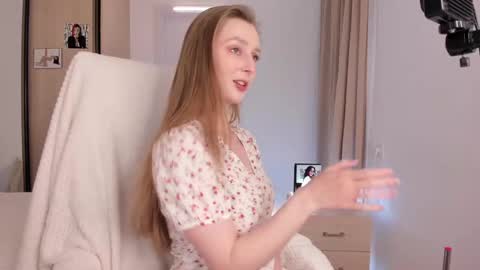 CharlottaWells online show from 11/22/25, 09:30