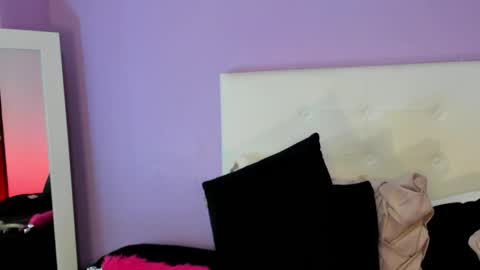 Char 3 online show from 09/13/25, 03:23