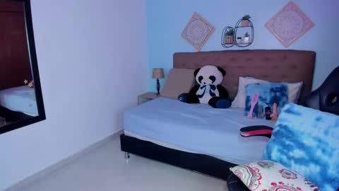 Charlotte  online show from 03/19/26, 03:16