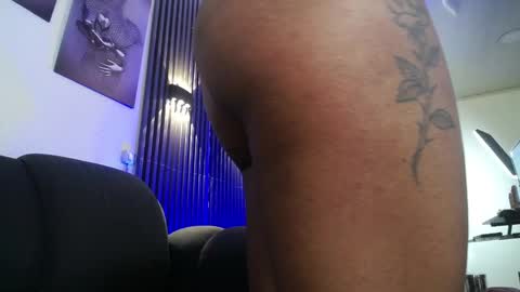 Snapshot of charlotte__ebony_ chatting on 12/18/25, 01:06 Charlotte online show from 12/18/25, 01:06