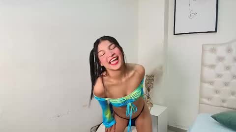 Snapshot of charlotte_capell chatting on 01/04/25, 03:07 Charly online show from 01/04/25, 03:07