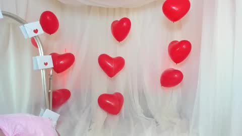 Snapshot of charlotte_capell chatting on 02/15/25, 03:52 Charly online show from 02/15/25, 03:52