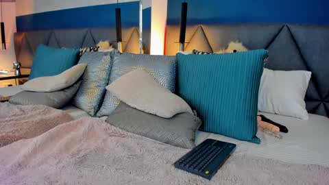 Snapshot of charlotte_copper chatting on 01/12/25, 05:11 Charlotte online show from 01/12/25, 05:11