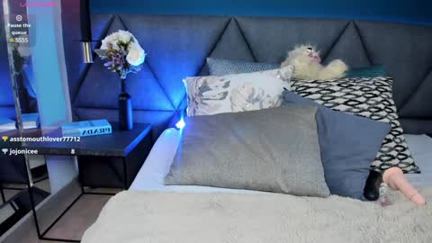 Snapshot of charlotte_copper chatting on 01/24/25, 05:21 Charlotte online show from 01/24/25, 05:21