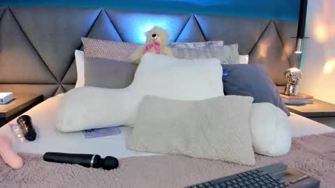 Snapshot of charlotte_copper chatting on 02/12/25, 03:38 Charlotte online show from 02/12/25, 03:38