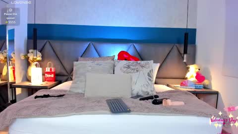 Snapshot of charlotte_copper chatting on 02/15/25, 01:27 Charlotte online show from 02/15/25, 01:27