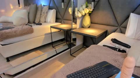 Snapshot of charlotte_copper chatting on 02/24/25, 01:42 Charlotte online show from 02/24/25, 01:42