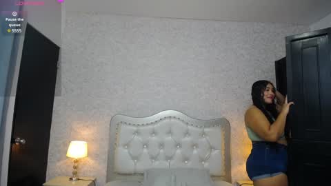 Snapshot of charlotte_gonsalez chatting on 12/27/24, 11:28 Charlotte online show from 12/27/24, 11:28