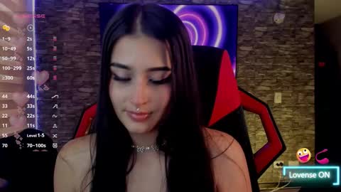 Charlotte  online show from 12/17/25, 09:54