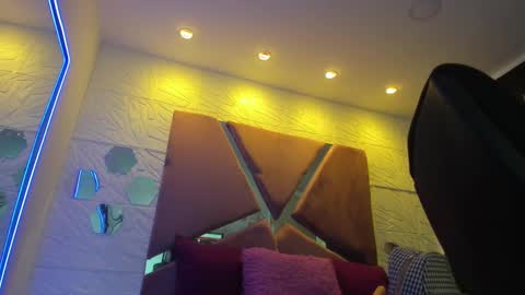 Charlotte Icee online show from 03/12/25, 03:29