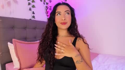 Snapshot of charlotte_jamees chatting on 02/23/25, 10:31 Charlotte james online show from 02/23/25, 10:31