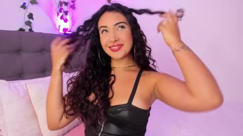 Snapshot of charlotte_jamees chatting on 03/02/25, 02:08 Charlotte james online show from 03/02/25, 02:08