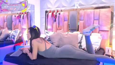 Snapshot of charlotte_landry__ chatting on 09/26/25, 03:49 CHARLOTTELANDRY online show from 09/26/25, 03:49