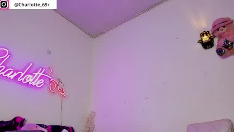 Snapshot of charlotte_r69 chatting on 05/28/26, 08:33 Charlotte online show from 05/28/26, 08:33