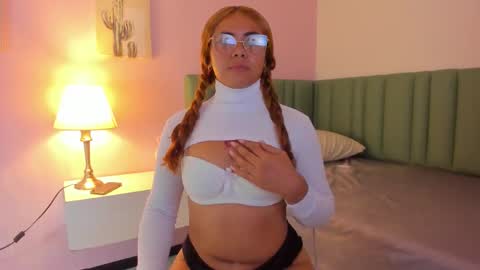 Snapshot of charlotte_rea chatting on 10/12/25, 03:27 Charlotte online show from 10/12/25, 03:27