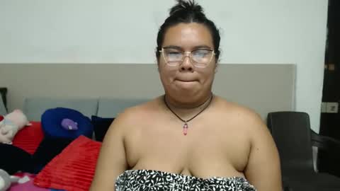 Snapshot of charlotte_rot chatting on 10/07/25, 01:03 charlotte_rot online show from 10/07/25, 01:03