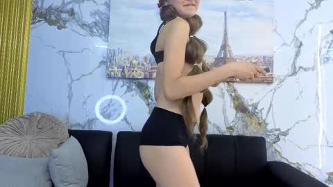 charlotte_skinny11_aws online show from 10/01/25, 06:25