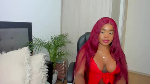 Snapshot of charlotte_tiller chatting on 12/12/24, 07:15 Yuli online show from 12/12/24, 07:15