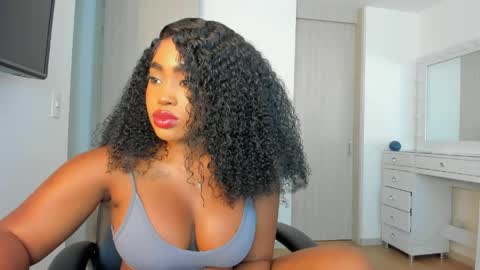 Snapshot of charlotte_tiller chatting on 04/11/26, 01:21 Yuli online show from 04/11/26, 01:21
