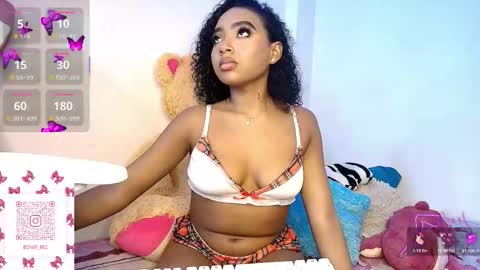 charlotte_walker1 online show from 01/05/26, 11:41