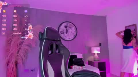 Snapshot of charlottee27_ chatting on 07/15/26, 02:06 Charlottee online show from 07/15/26, 02:06