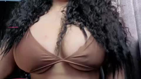 Snapshot of charlottee_lovee69 chatting on 10/29/25, 06:53 Natalia online show from 10/29/25, 06:53