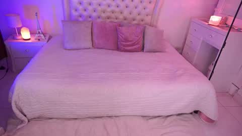 ill be online tomorrow December 1st online show from 12/23/25, 04:32