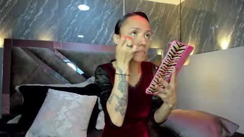 Snapshot of charlottekraviz chatting on 02/15/26, 06:37 Charlotte online show from 02/15/26, 06:37