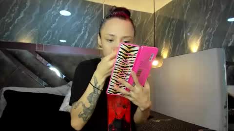 Snapshot of charlottekraviz chatting on 02/17/26, 06:36 Charlotte online show from 02/17/26, 06:36