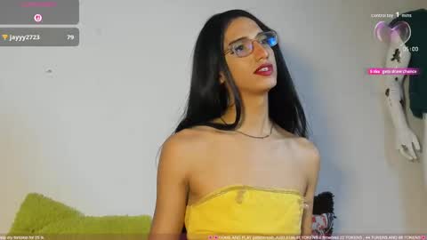 Char online show from 09/19/25, 12:23