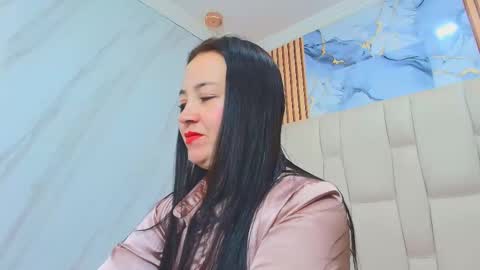 Charlotte  Schmidt online show from 10/15/25, 11:32