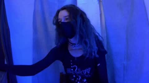 Snapshot of charlydestroyer chatting on 12/20/24, 02:27 charly dest online show from 12/20/24, 02:27