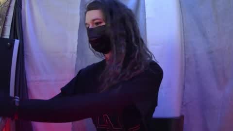 Snapshot of charlydestroyer chatting on 10/06/25, 01:52 charly dest online show from 10/06/25, 01:52