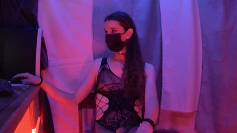 Snapshot of charlydestroyer chatting on 02/04/26, 01:44 charly dest online show from 02/04/26, 01:44