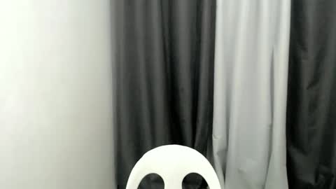 charm_fuckdoll8 online show from 12/15/25, 10:08