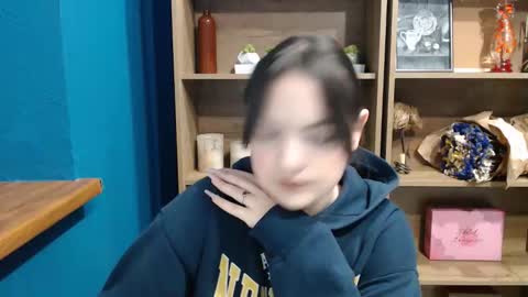 Snapshot of charmbite chatting on 11/28/25, 07:55 Julliette online show from 11/28/25, 07:55