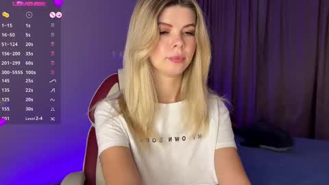 Snapshot of charming__kitty chatting on 12/03/24, 10:17 Kira online show from 12/03/24, 10:17