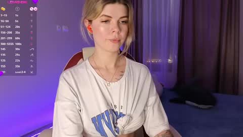 Snapshot of charming__kitty chatting on 02/25/25, 11:08 Kira online show from 02/25/25, 11:08