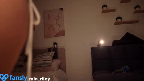 Snapshot of charming_angel_ chatting on 09/09/25, 02:44 Marseline Chaturbelle online show from 09/09/25, 02:44