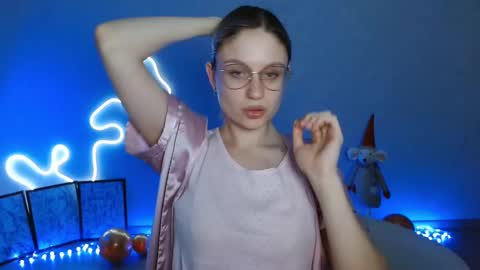 Snapshot of charming_beauty chatting on 01/05/25, 06:46 Michelle online show from 01/05/25, 06:46