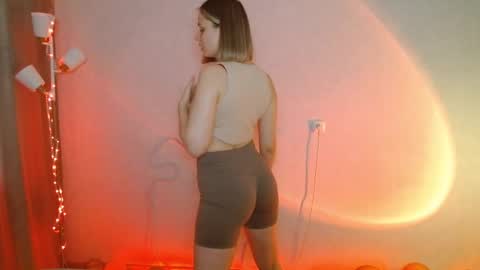 Snapshot of charming_beauty chatting on 01/27/25, 09:13 Michelle online show from 01/27/25, 09:13