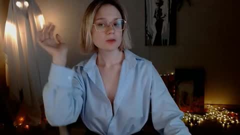 Snapshot of charming_beauty chatting on 10/27/25, 04:16 Michelle online show from 10/27/25, 04:16