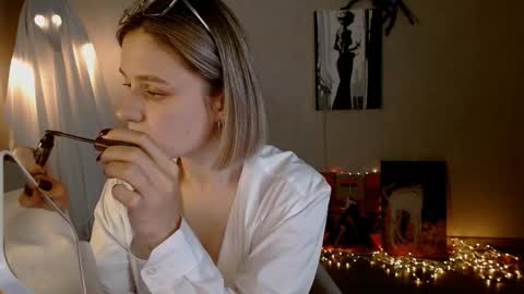 Snapshot of charming_beauty chatting on 10/28/25, 03:21 Michelle online show from 10/28/25, 03:21