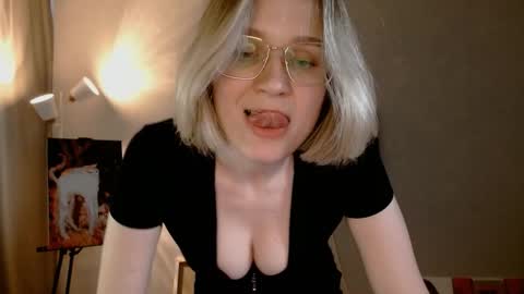 Snapshot of charming_beauty chatting on 11/13/25, 02:10 Michelle online show from 11/13/25, 02:10